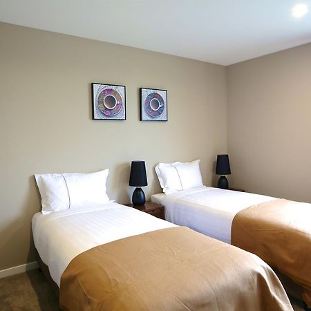 Golden Sun Apartment -Two Bedrooms, Three Bedrooms クライストチャーチ エクステリア 写真