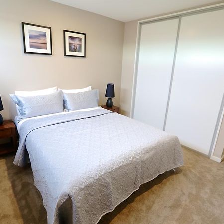 Golden Sun Apartment -Two Bedrooms, Three Bedrooms クライストチャーチ エクステリア 写真