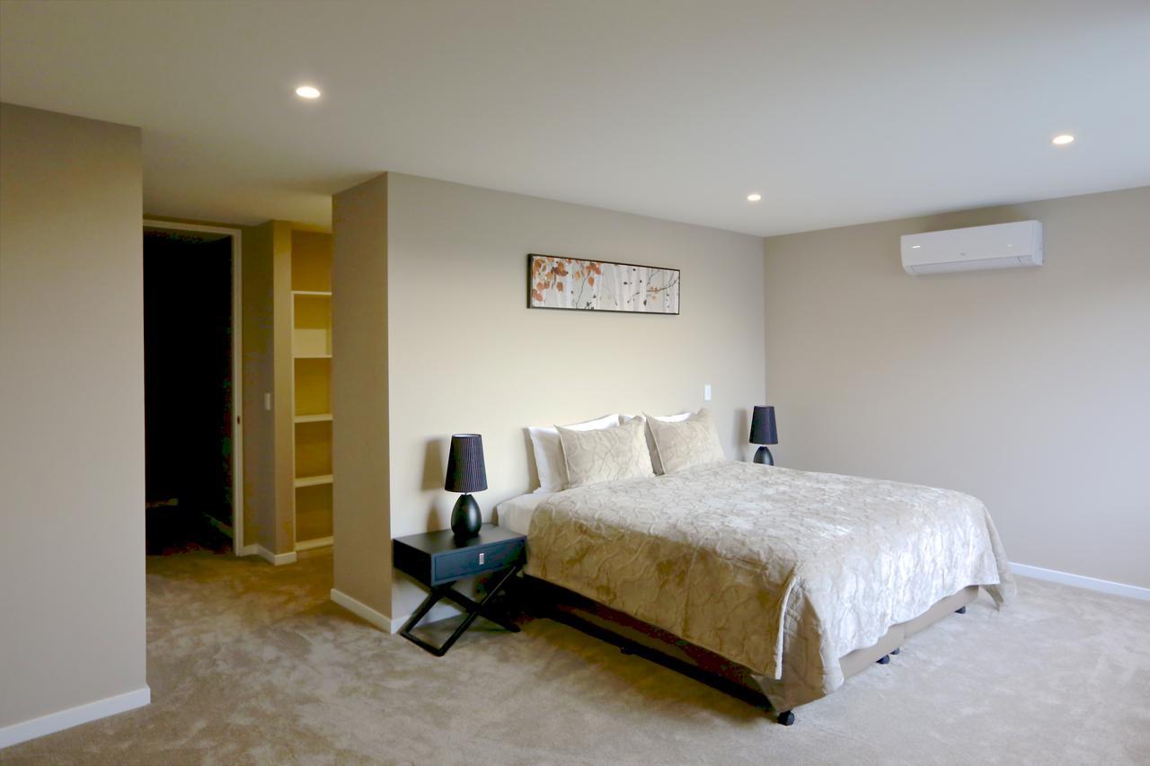Golden Sun Apartment -Two Bedrooms, Three Bedrooms クライストチャーチ エクステリア 写真