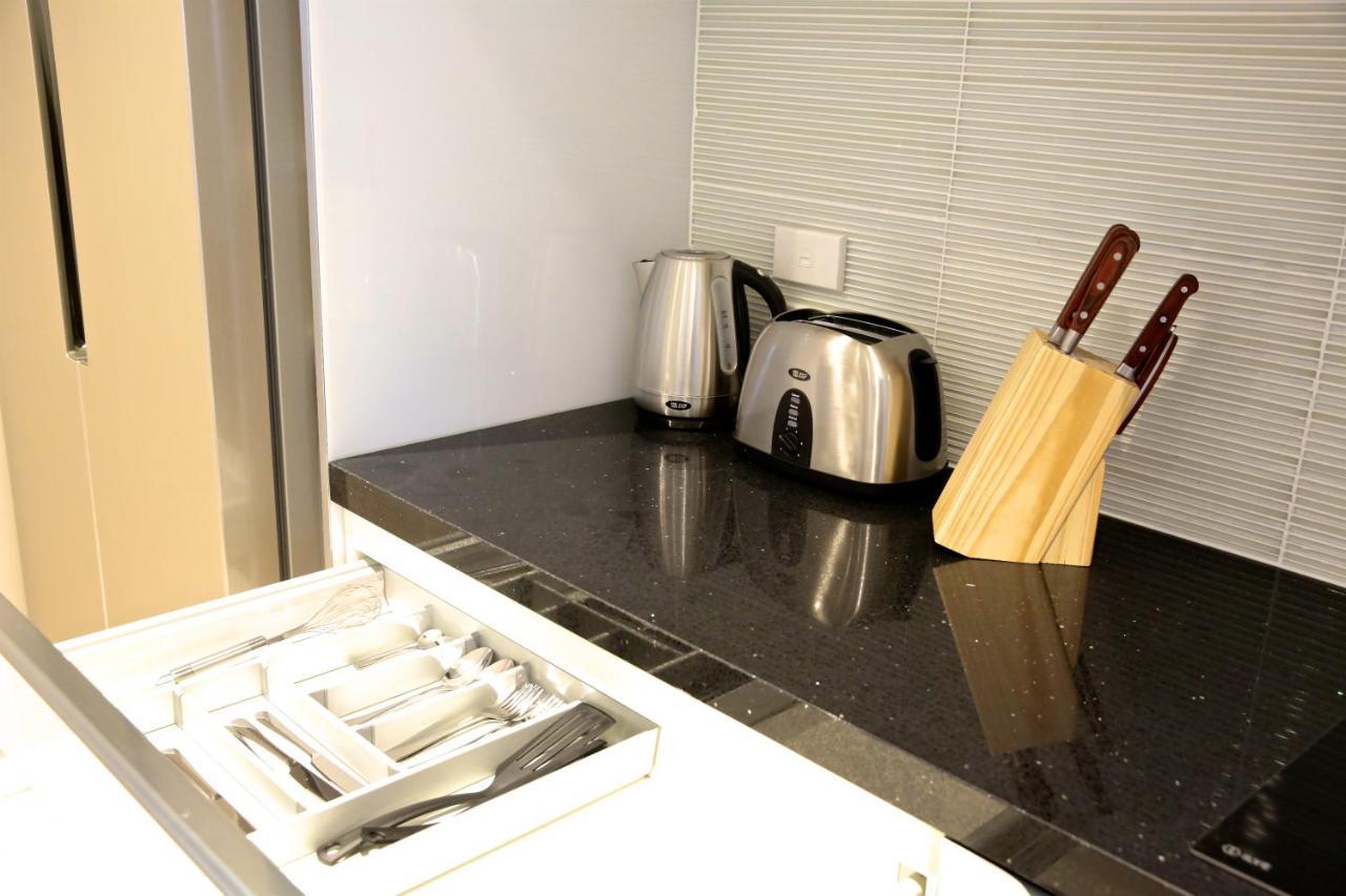 Golden Sun Apartment -Two Bedrooms, Three Bedrooms クライストチャーチ エクステリア 写真